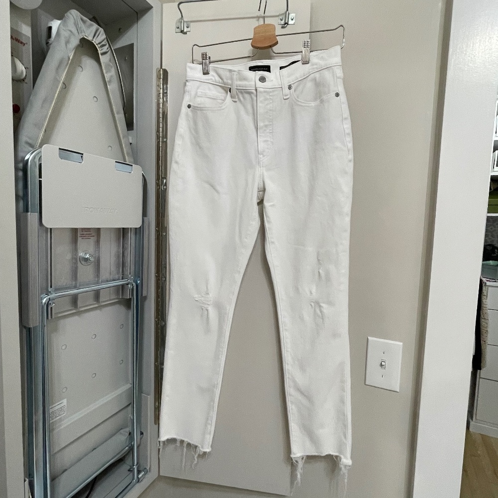 BANANA REPUBLIC HIGH RISE SLIM WHITE DISTRESSED JEAN size 29